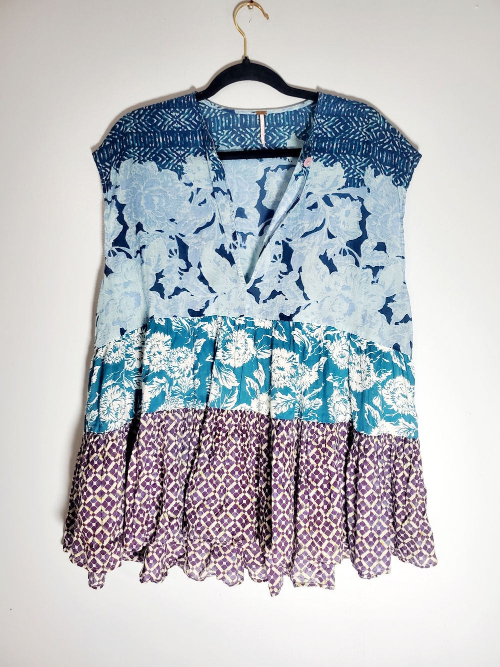Free People Patchwork Boho Tunic Top XS Runs Big Blue Floral Peplum Beachy